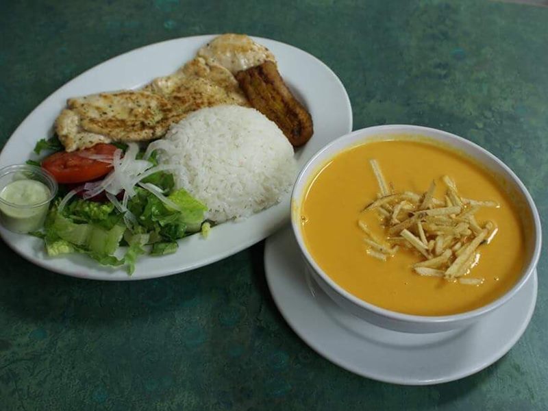 Soneros Steakhouse food